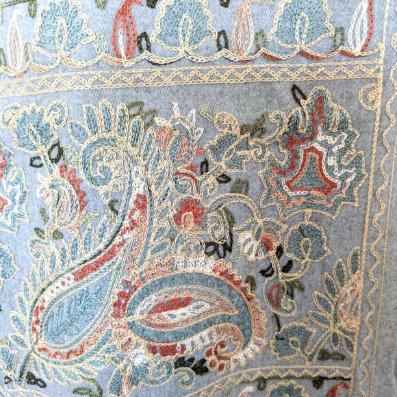 Embroidered Cashmere shawl wrap for women - Gray - Gift for her 🎄🎁 - Picture 2 of 7